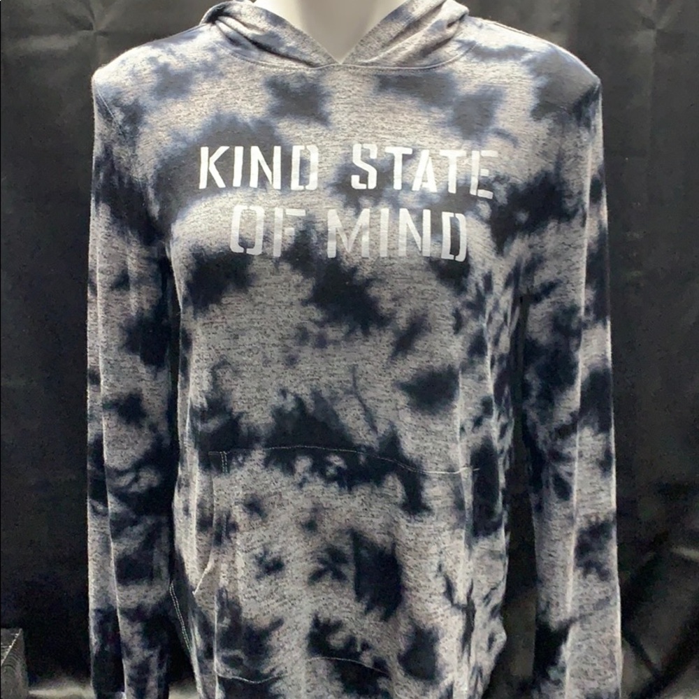 Sweatshirt with tags